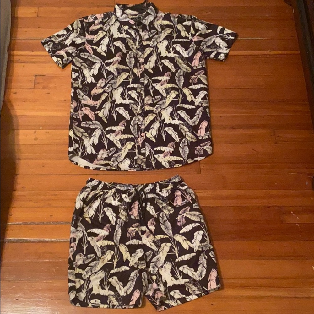 Two piece matching set palm leaf parrot